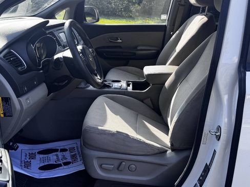 Used 2016 Kia Sedona LX w/ Option Group 020 FWD image 15