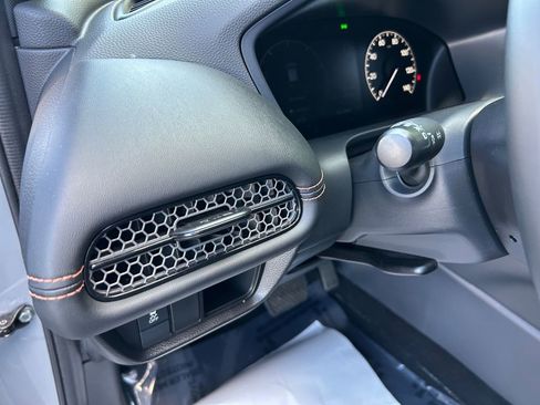 Certified 2025 Honda HR-V Sport image 27