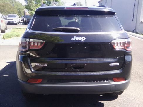 Used 2024 Jeep Compass Latitude AWD/4WD image 6