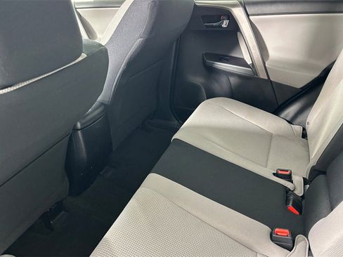 Used 2018 Toyota RAV4 XLE FWD image 13