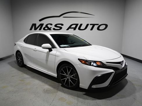 Used 2023 Toyota Camry SE w/ Convenience Package image 6