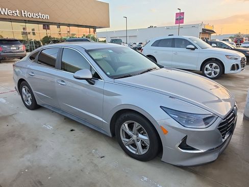 Used 2023 Hyundai Sonata SE w/ Cargo Package FWD image 3