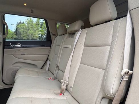 Used 2020 Jeep Grand Cherokee Laredo RWD image 15