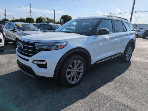 Certified 2022 Ford Explorer XLT w/ Equipment Group 202A RWD image 7