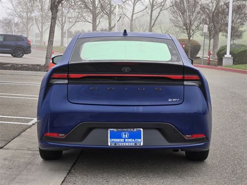 Used 2024 Toyota Prius LE image 5