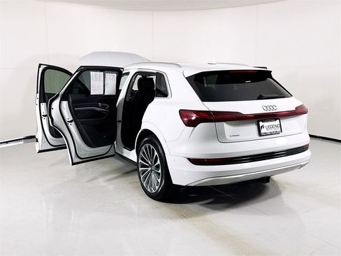Used 2019 Audi e-tron Prestige w/ Prestige Package image 26