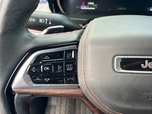 Used 2022 Jeep Grand Cherokee Summit w/ Luxury Tech Group V AWD/4WD image 21