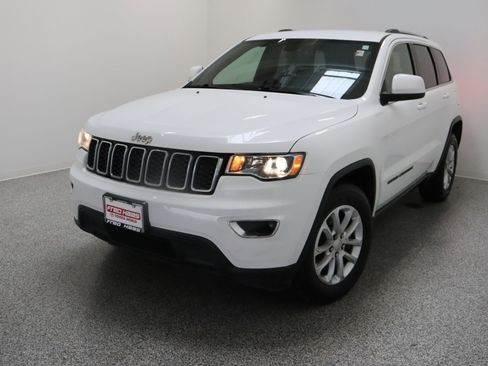 Used 2021 Jeep Grand Cherokee Laredo X image 2