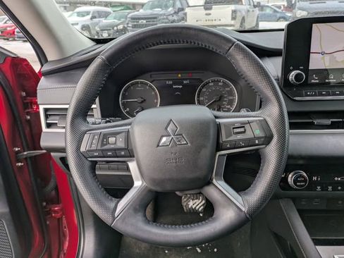 Used 2022 Mitsubishi Outlander SE image 9
