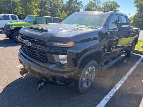 Used 2025 Chevrolet Silverado 2500 Custom w/ Custom Convenience Package AWD/4WD image 4