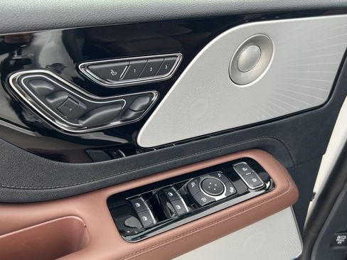 New 2025 Lincoln Aviator Reserve w/ Luxury Package image 24