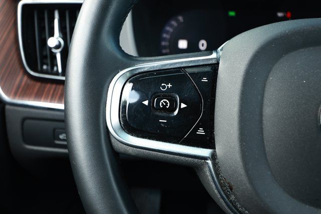 Used 2023 Volvo XC60 B5 Plus FWD image 13