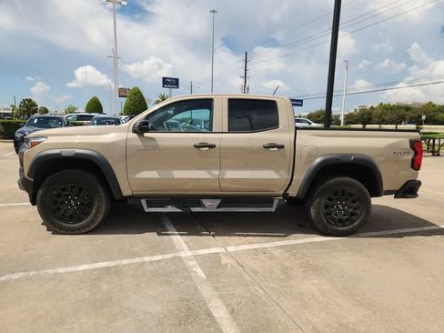 Used 2023 Chevrolet Colorado Trail Boss w/ Advanced Trailering Package AWD/4WD image 4