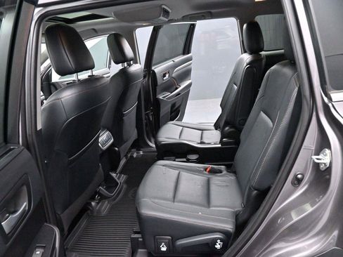 Used 2019 Toyota Highlander Limited AWD/4WD image 32