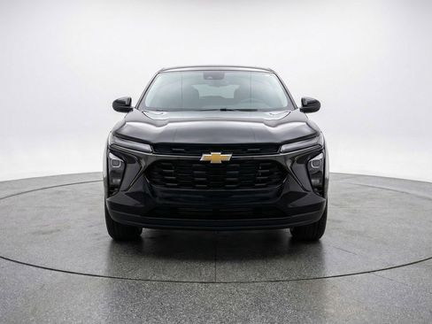 Used 2025 Chevrolet Blazer LT image 2