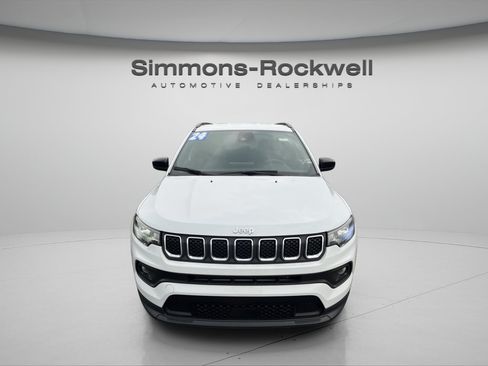 Used 2024 Jeep Compass Latitude AWD/4WD image 7