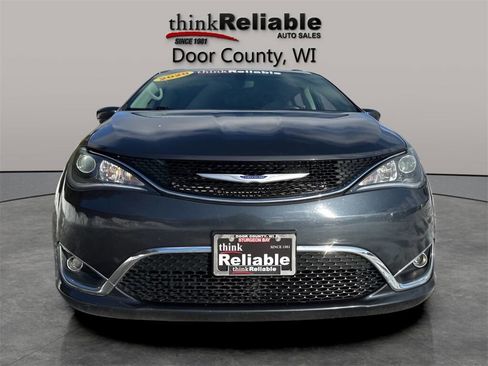 Used 2020 Chrysler Pacifica Touring-L image 9