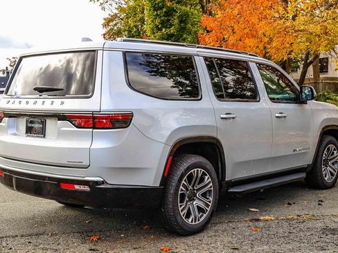 Used 2022 Jeep Wagoneer Series III w/ Flexible Seating Group image 6