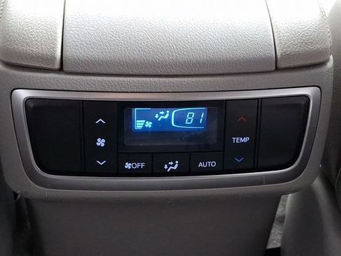 Used 2019 Toyota Highlander XLE image 11