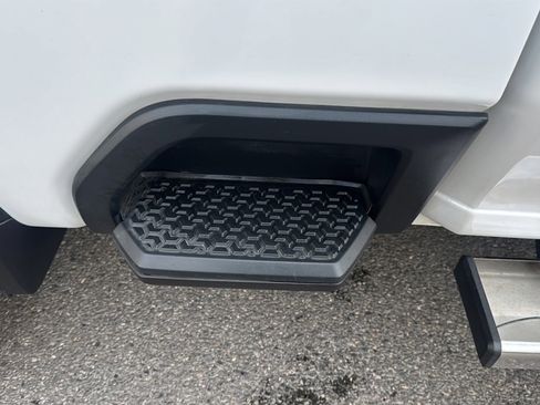 Used 2025 Chevrolet Silverado 2500 LT w/ Convenience Package image 31