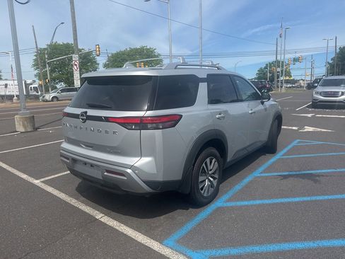 Used 2023 Nissan Pathfinder SL AWD/4WD image 5