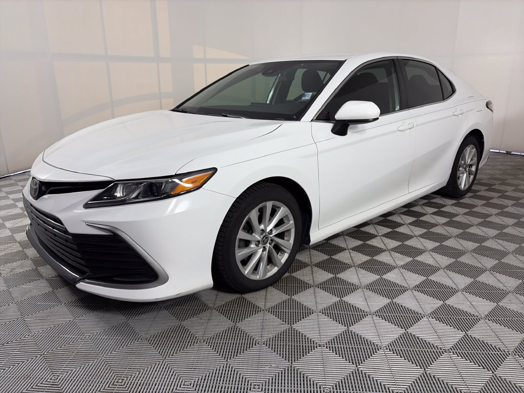 Used 2021 Toyota Camry LE FWD image 3