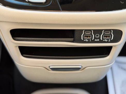 Used 2024 Chrysler Pacifica Touring-L FWD image 20