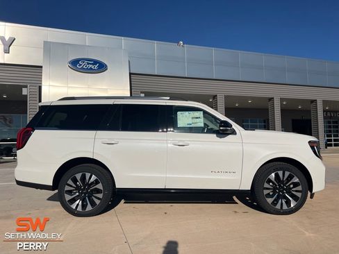 New 2025 Ford Expedition Platinum w/ Driver's Package image 3