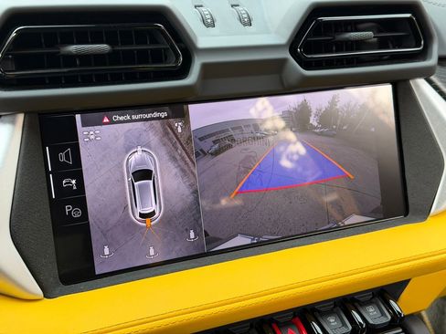 Used 2025 Lamborghini Urus SE image 20