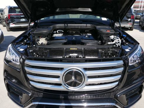 Used 2024 Mercedes-Benz GLS 580 4MATIC image 34
