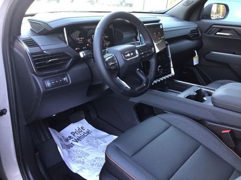 New 2026 GMC Acadia AT4 w/ LPO, Floor Liner Package AWD/4WD image 7
