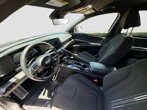 Certified 2025 Hyundai Elantra Sport FWD image 19