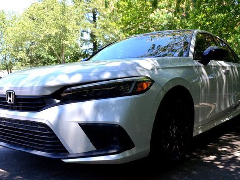 Used 2022 Honda Civic Sport image 2