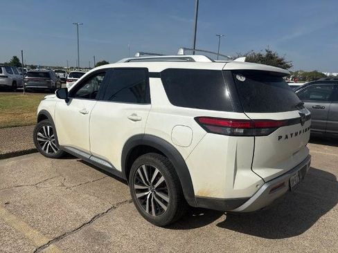 Used 2023 Nissan Pathfinder Platinum FWD image 2