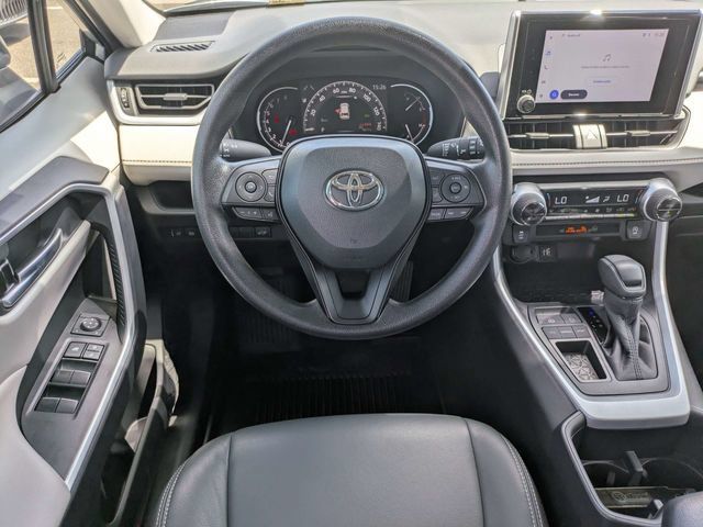 Used 2025 Toyota RAV4 XLE FWD image 15