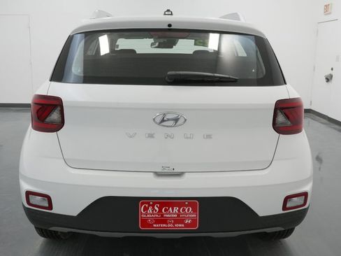 New 2025 Hyundai Venue SEL image 9