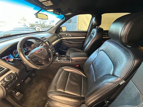 Used 2017 Ford Explorer XLT w/ Equipment Group 202A image 26