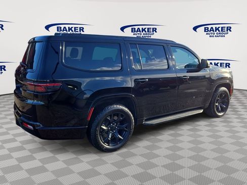 Used 2023 Jeep Wagoneer Series II AWD/4WD image 4