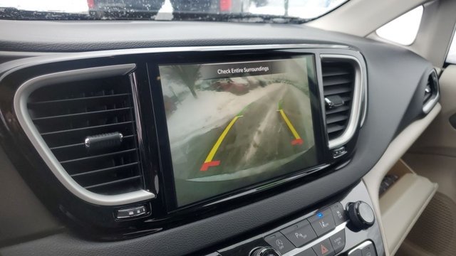 Used 2024 Chrysler Pacifica Touring-L FWD image 16