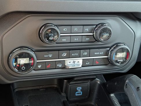 Used 2025 Ford Bronco Raptor AWD/4WD image 21