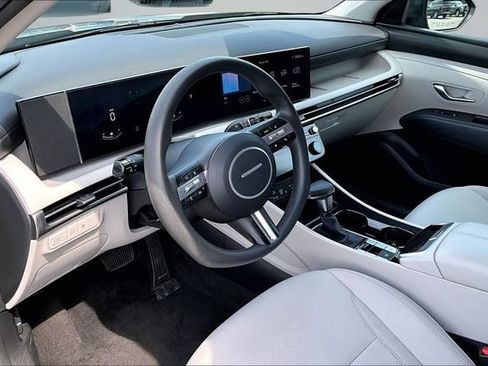 Used 2025 Hyundai Tucson SEL FWD image 16