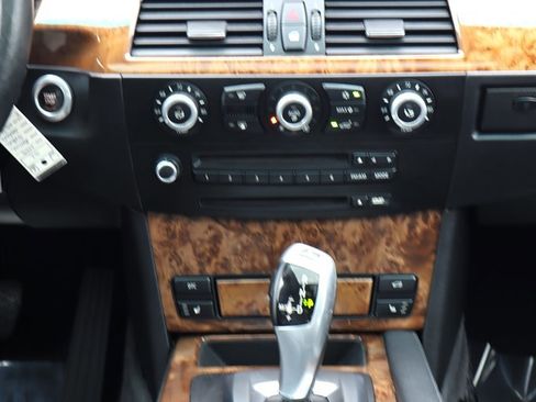 Used 2009 BMW 528i xDrive Sedan AWD/4WD image 12