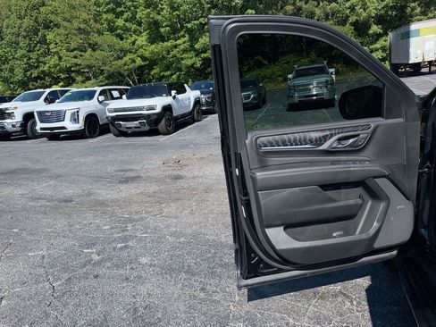 Used 2024 GMC Yukon XL Denali RWD image 13