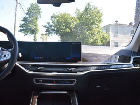 Used 2025 BMW X7 xDrive40i w/ Premium Package AWD/4WD image 33