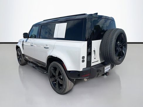 New 2026 Land Rover Defender 110 X-Dynamic SE image 3