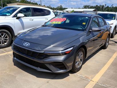 Used 2025 Hyundai Elantra SE
