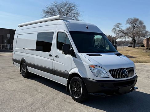 Used 2013 Freightliner Sprinter 2500 RWD image 1
