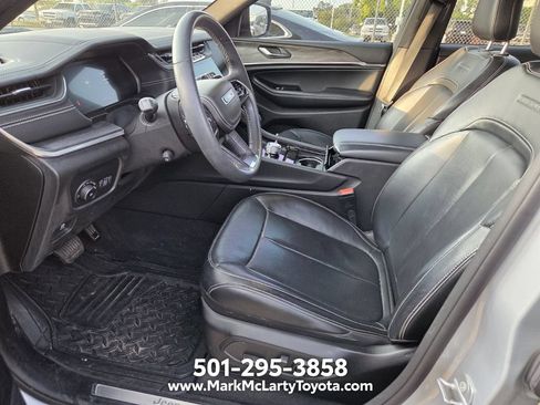 Used 2022 Jeep Grand Cherokee Overland AWD/4WD image 6
