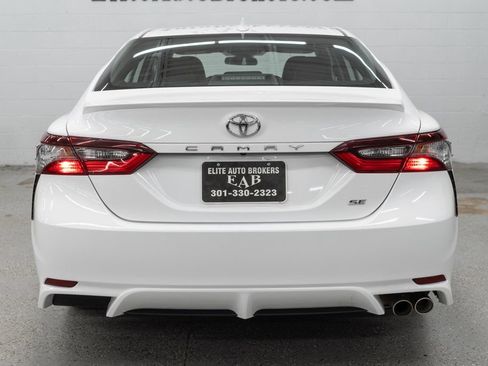 Used 2021 Toyota Camry SE FWD image 4