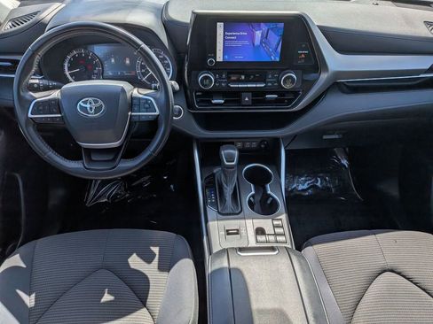 Used 2024 Toyota Highlander LE FWD image 21